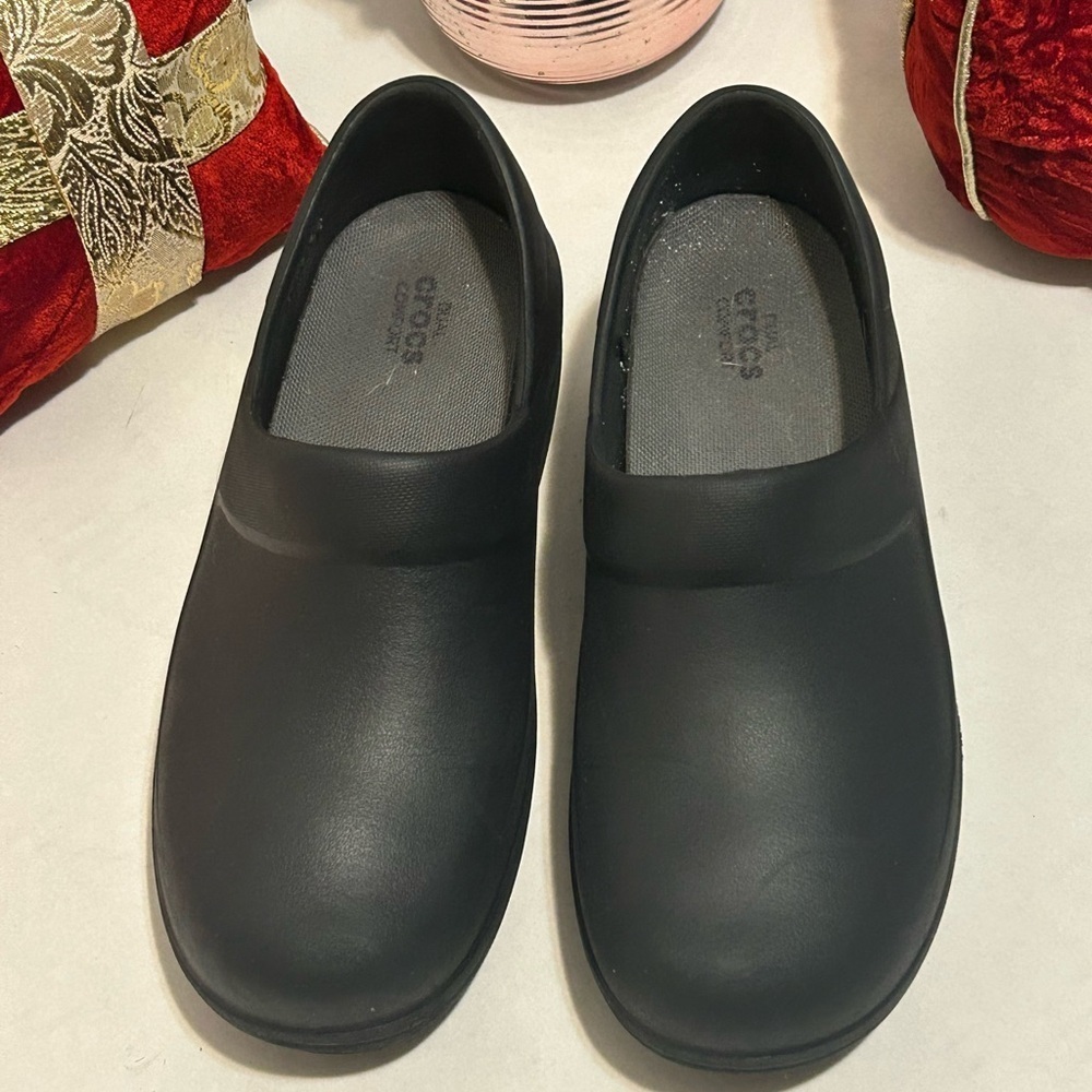 CROCS Classic Black Slip-On Clogs - Picture 3 of 5